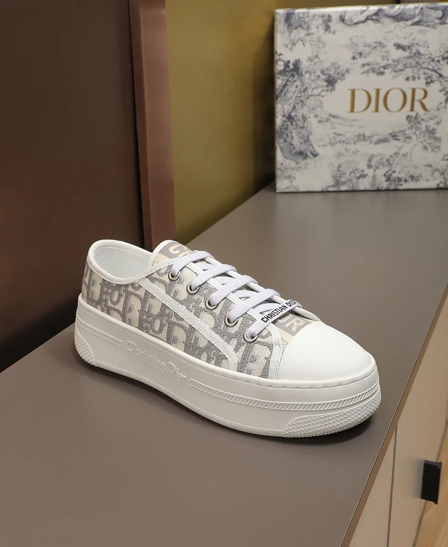 👟👟Ex-factory price 440👟👟 DIOR Dior's new thick-soled sports white shoes, electro-embroidered fabric, embroidered letters, breathable mesh lining, sheepskin for foot pads, lightweight outsole. Size: 35-40 (41 customized)